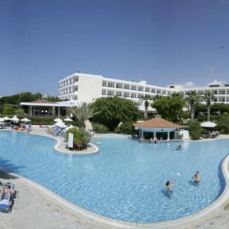 Avanti Hotel Paphos Bagian luar foto