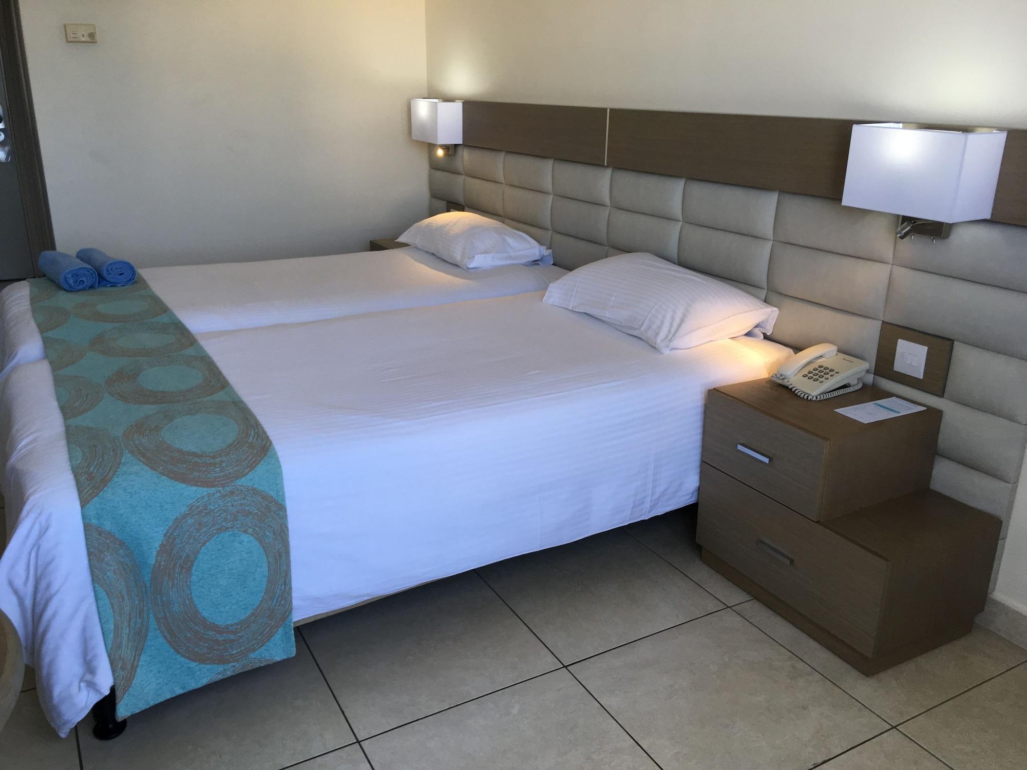 Avanti Hotel Paphos Bagian luar foto