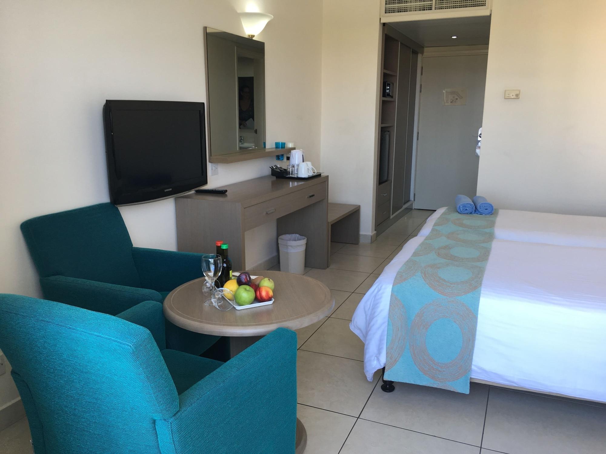 Avanti Hotel Paphos Bagian luar foto