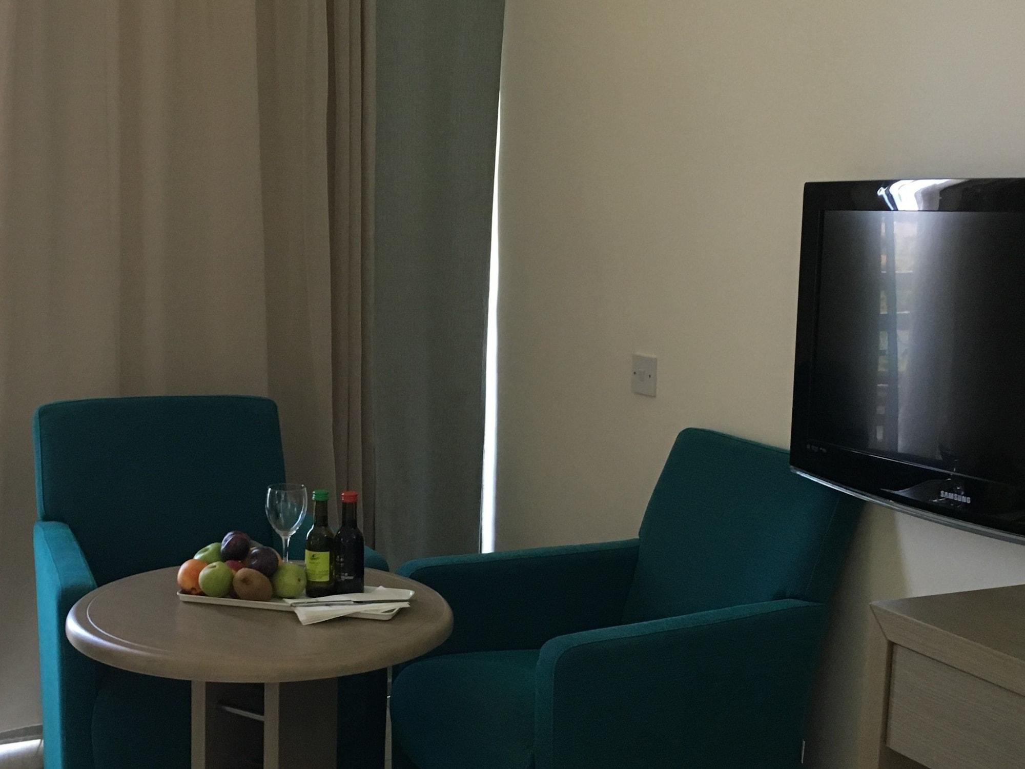 Avanti Hotel Paphos Bagian luar foto