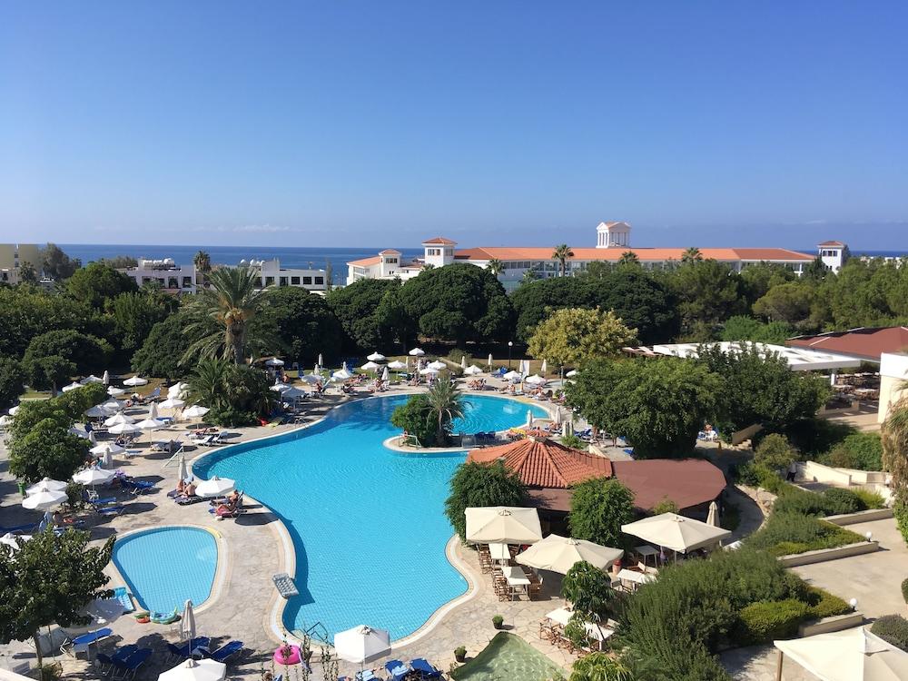 Avanti Hotel Paphos Bagian luar foto