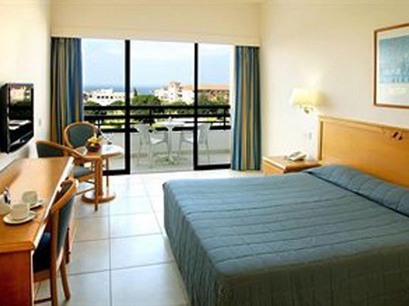 Avanti Hotel Paphos Bagian luar foto