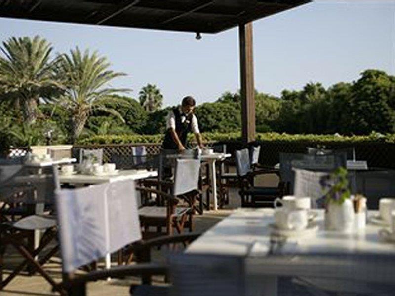 Avanti Hotel Paphos Bagian luar foto