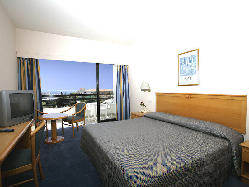 Avanti Hotel Paphos Bagian luar foto